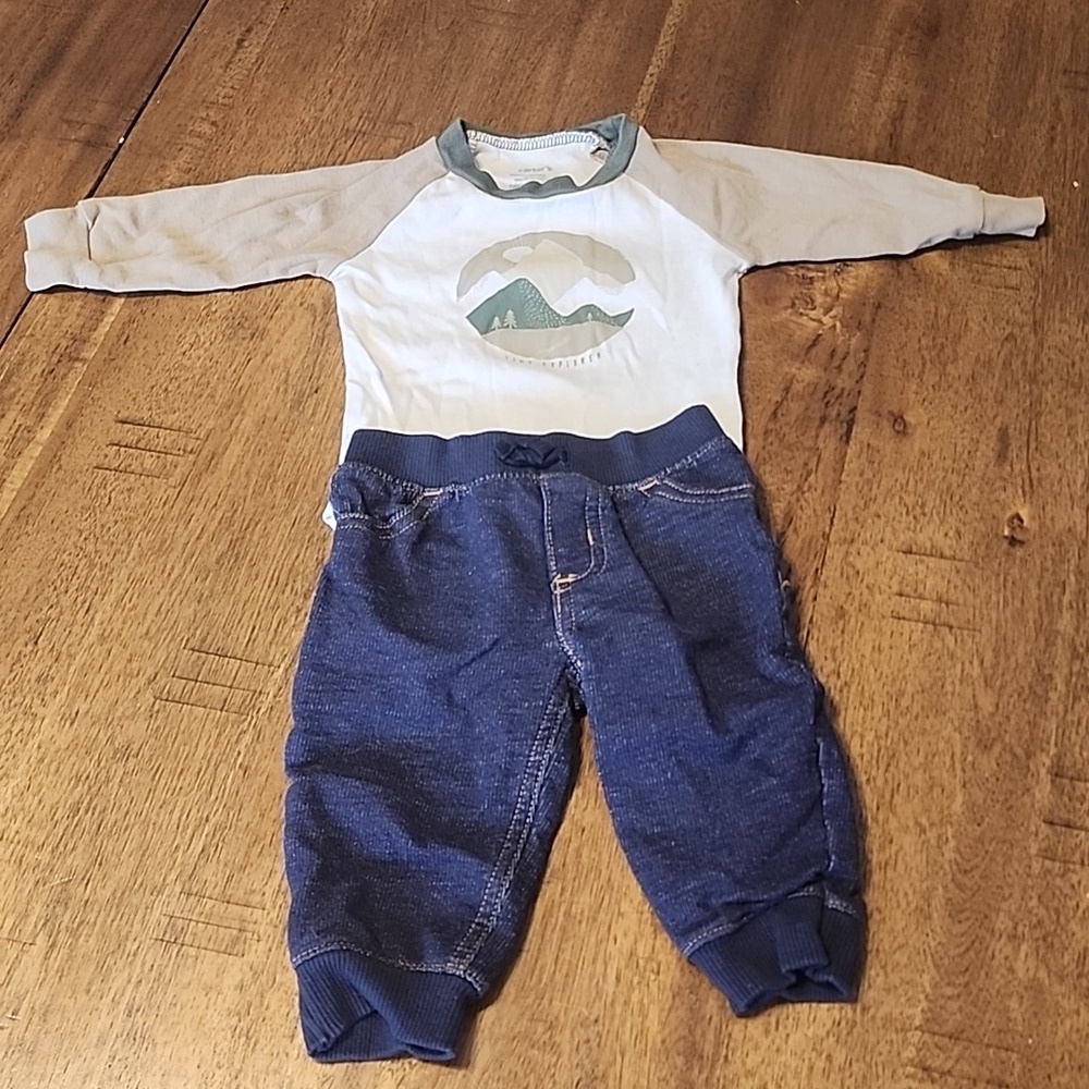 CARTERS 6 MONTH TINY EXPLORER OUTFIT